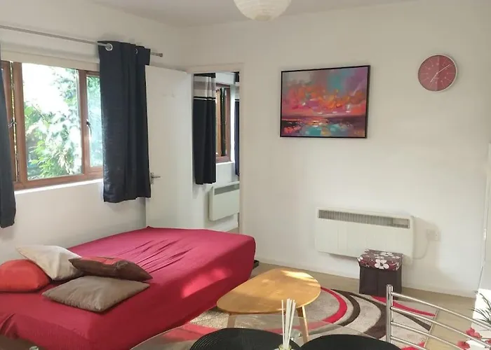 Modern Spacious Detached Cottage In Cambridge